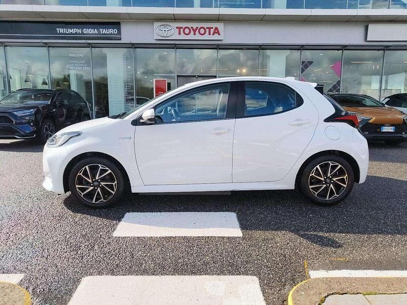 Usata Toyota Yaris Hybrid Trend 92 CV (67 kW) 2021 Bianco Berlina