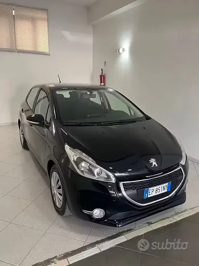 Usata Peugeot 208 Allure 82 CV (60 kW) 2013 Nero Utilitaria