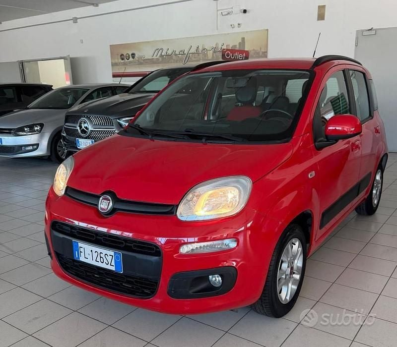 Usata Fiat Panda Lounge 69 CV (50 kW) 2017 Rosso Utilitaria