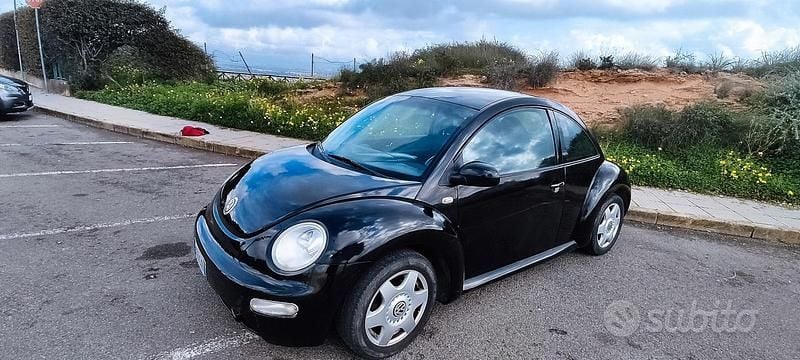 Usata VW New Beetle 101 CV (74 kW) 2002 Nero Utilitaria