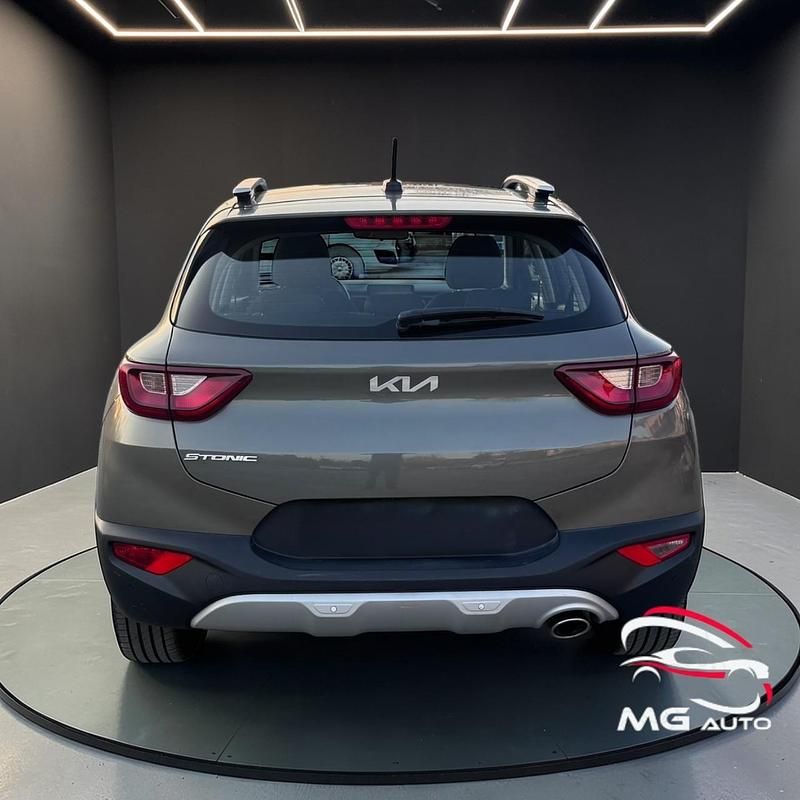 Begagnad Kia Stonic GT-Line 100 HK (73 kW) 2022 Grå SUV