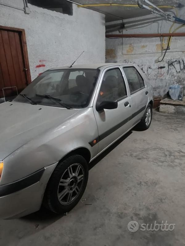 Usata Ford Fiesta 2004 Grigio