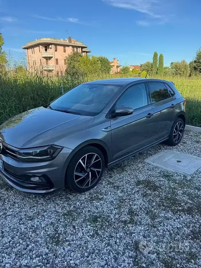 Usata VW Polo R-line 95 CV (69 kW) 2018 Grigio Utilitaria