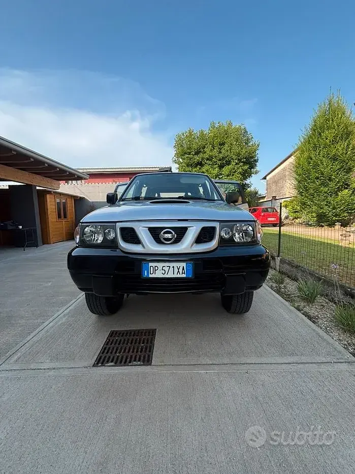 Usata Nissan Terrano 125 CV (91 kW) 2004 Grigio SUV