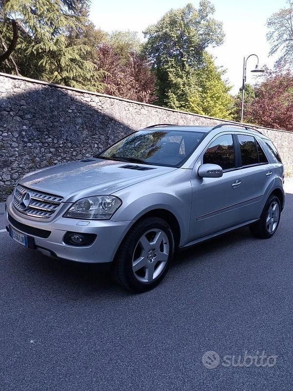 Grigio Usata 2007 Mercedes ML500 SUV | 12.000 € - Immagine 1/4