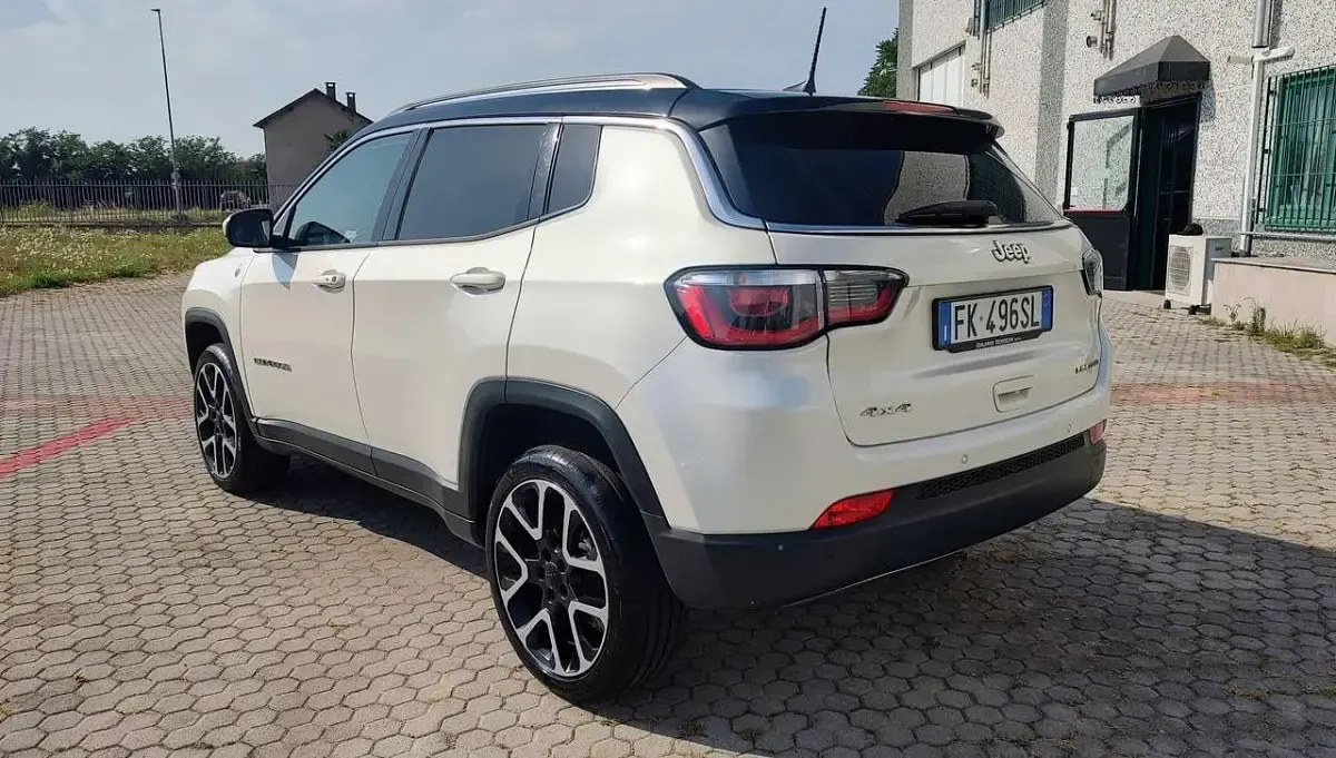 Usata Jeep Compass Limited 140 CV (102 kW) 2017 White / tetto gloss black SUV