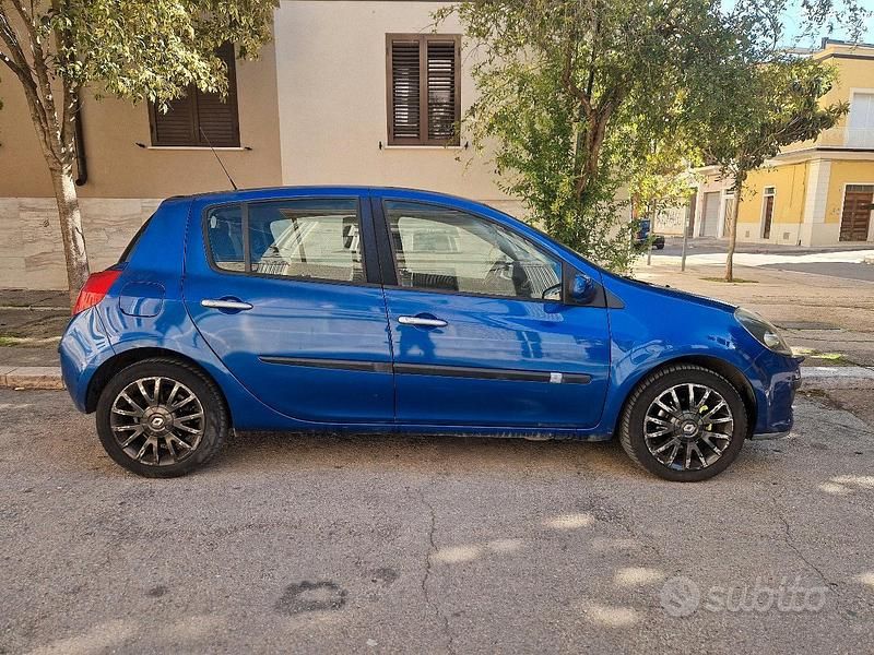 Usata Renault Clio III 105 CV (77 kW) 2008 Blu Berlina