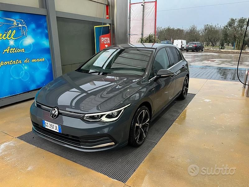 Usata 2020 VW Golf Style Berlina | 17.800 € (Molto cara) - Immagine 1/4