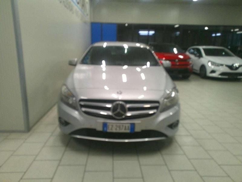 Usata Mercedes A180 AMG 109 CV (80 kW) 2014 Argento metallizzato Berlina