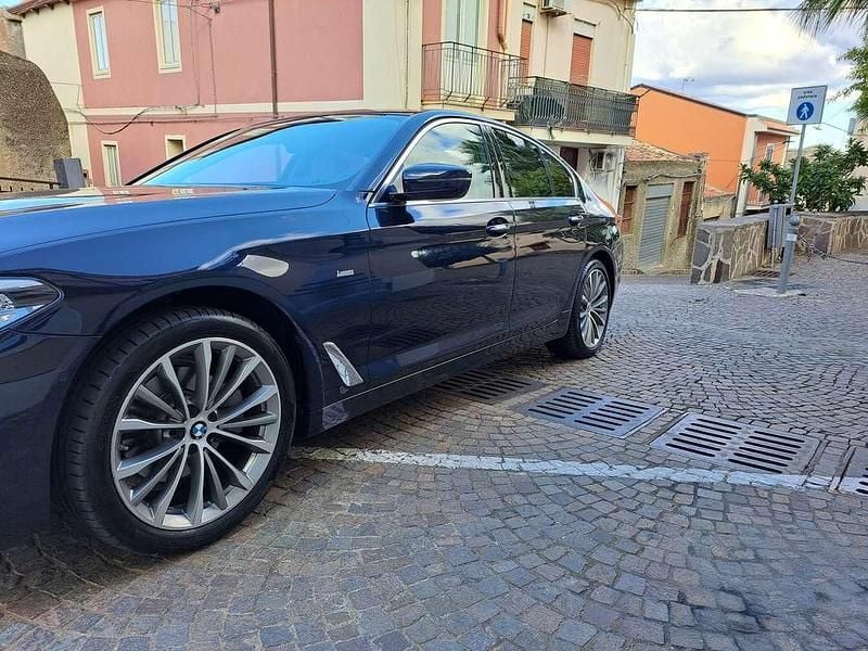 Usata BMW 520 Luxury Line 190 CV (139 kW) 2018 Blu/azzurro Berlina