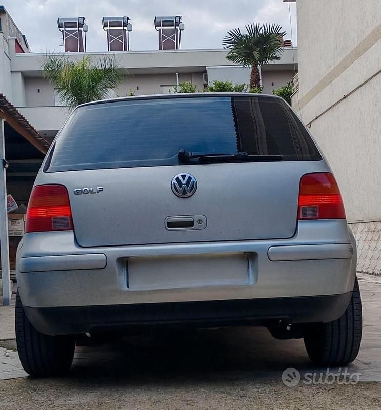 Usata VW Golf IV 75 CV (55 kW) 1998 Argento Berlina