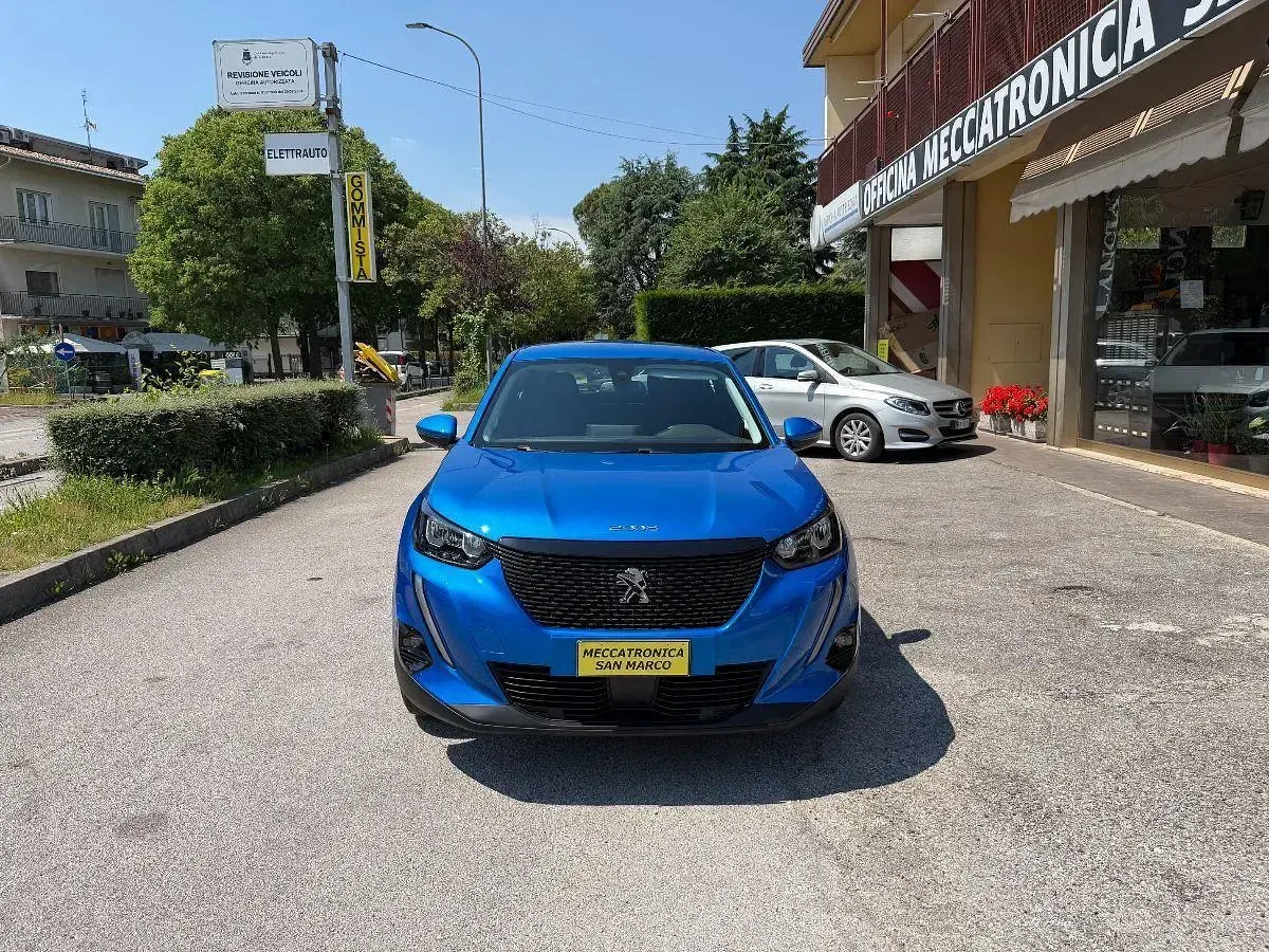 Usata Peugeot 2008 Active 101 CV (74 kW) 2020 Blu SUV