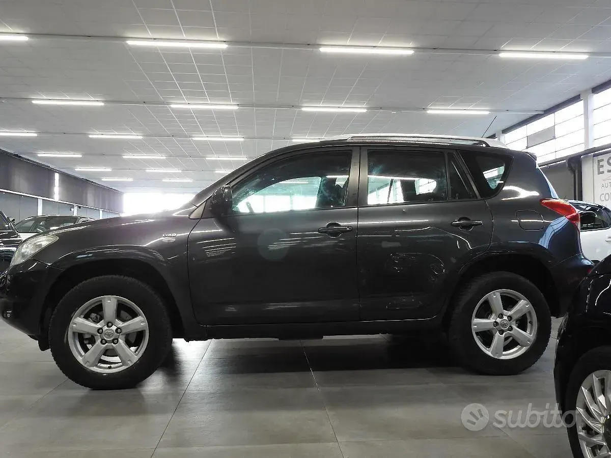 Usata Toyota RAV4 Sol 135 CV (99 kW) 2007 Grigio SUV