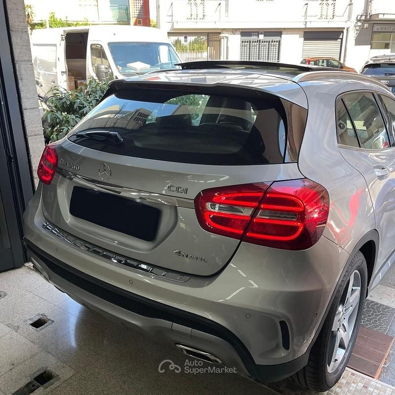 Usata Mercedes GLA200 Premium 136 CV (100 kW) 2014 Argento SUV