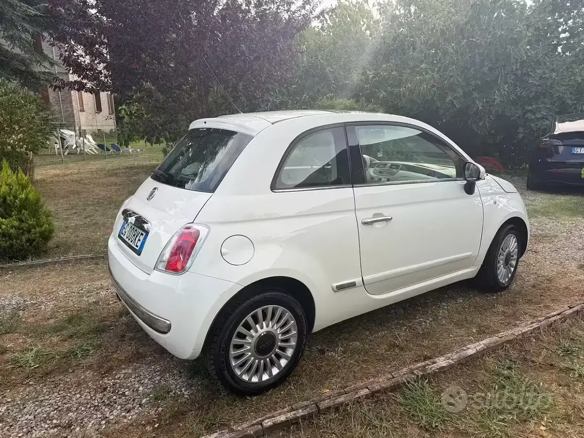 Usata Fiat 500 Lounge 69 CV (50 kW) 2011 Bianco Utilitaria