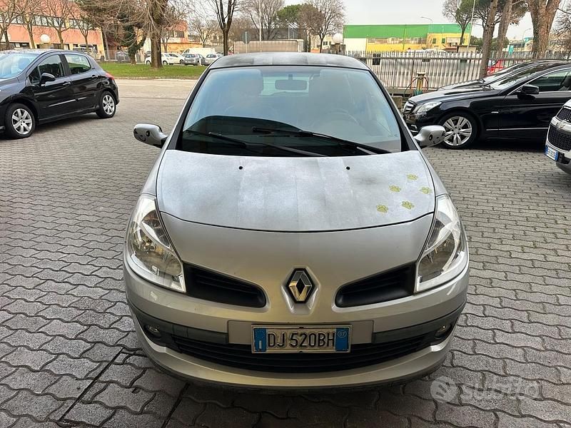 Usata Renault Clio II 85 CV (62 kW) 2006 Grigio Berlina