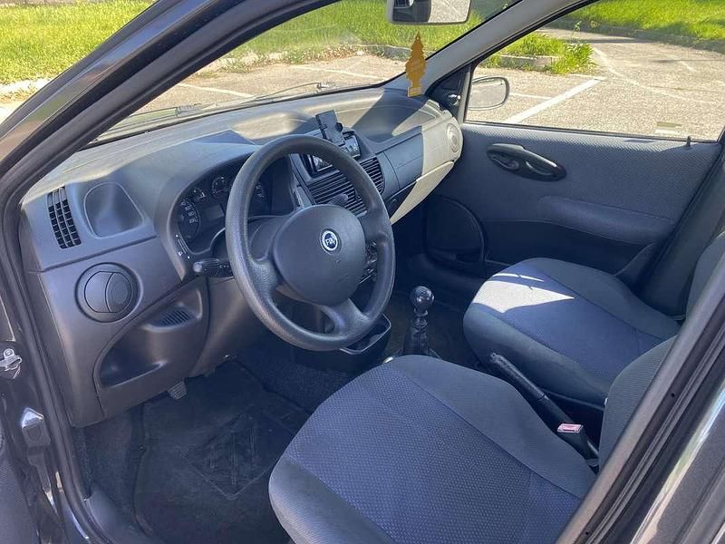 Usata Fiat Punto Dynamic 63 CV (46 kW) 2004 Utilitaria