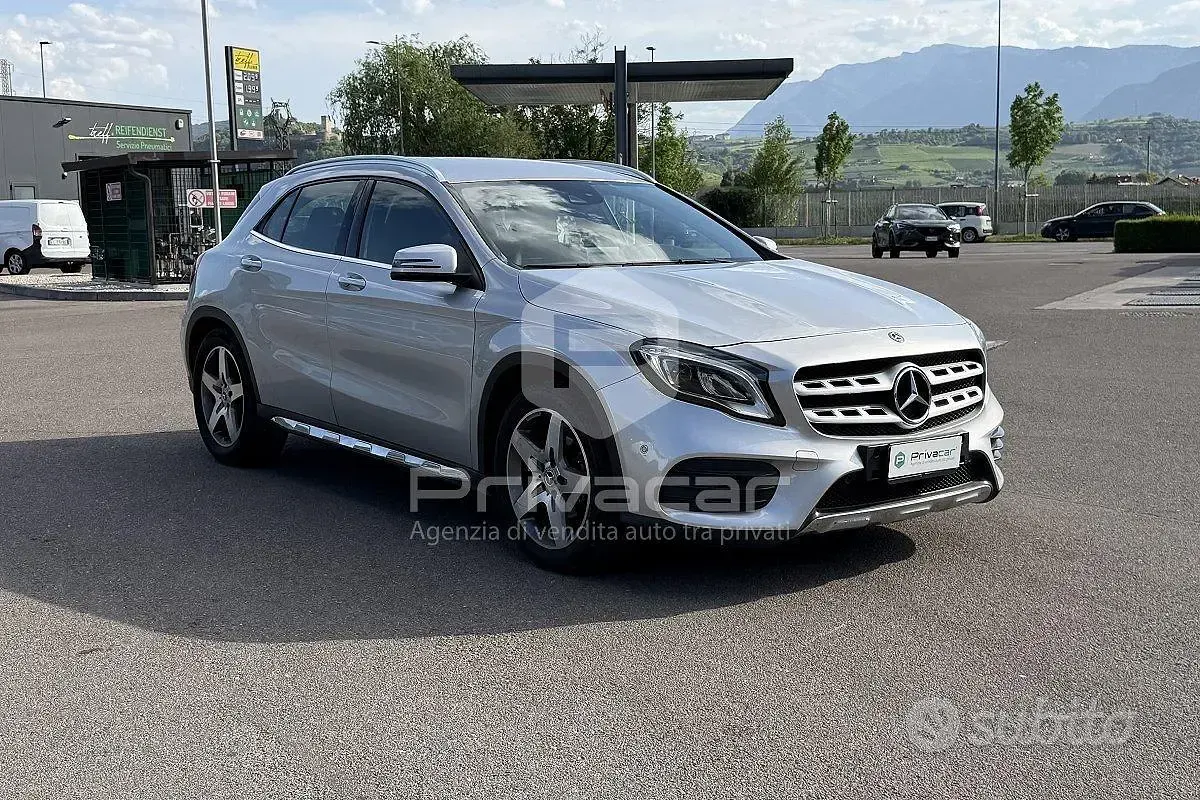Usata Mercedes GLA200 156 CV (114 kW) 2019 Grigio SUV