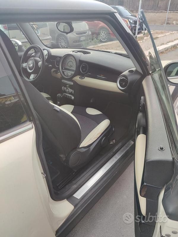 Usata Mini Cooper D 109 CV (80 kW) 2009 Beige Utilitaria