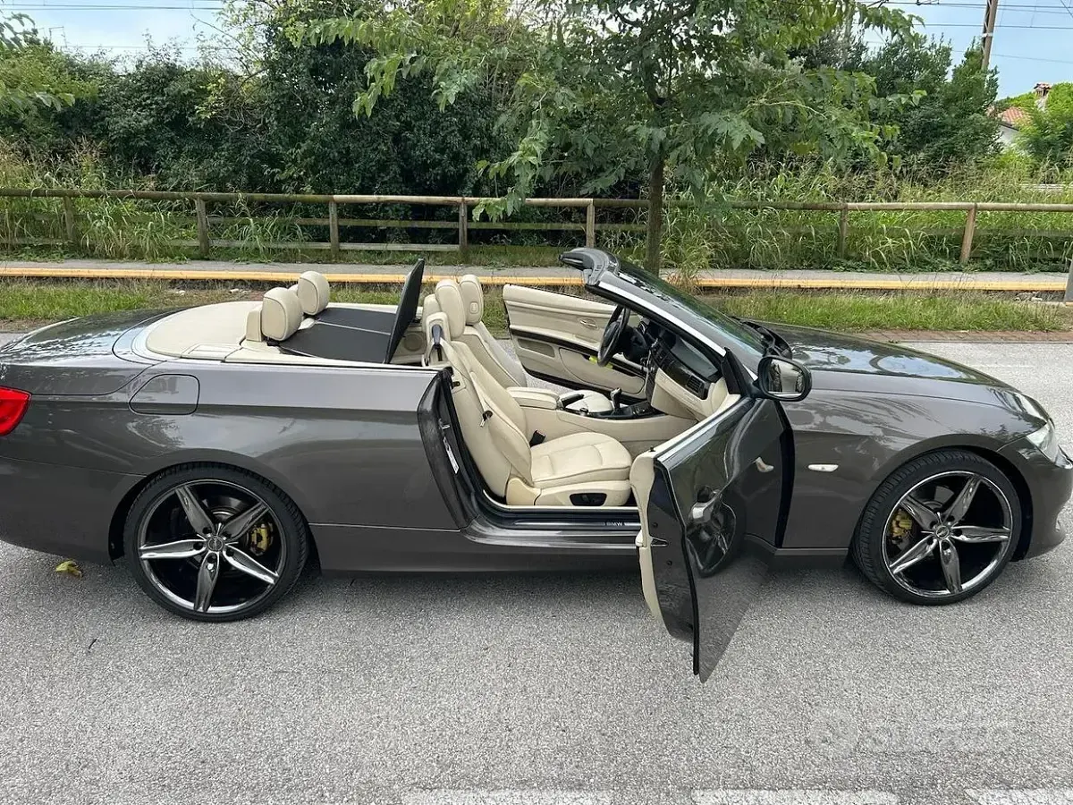 Usata BMW 320 150 CV (110 kW) 2011 Marrone Cabrio