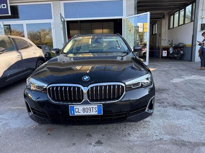 Usata BMW 530 Luxury Line 249 CV (183 kW) 2022 Nero Station wagon