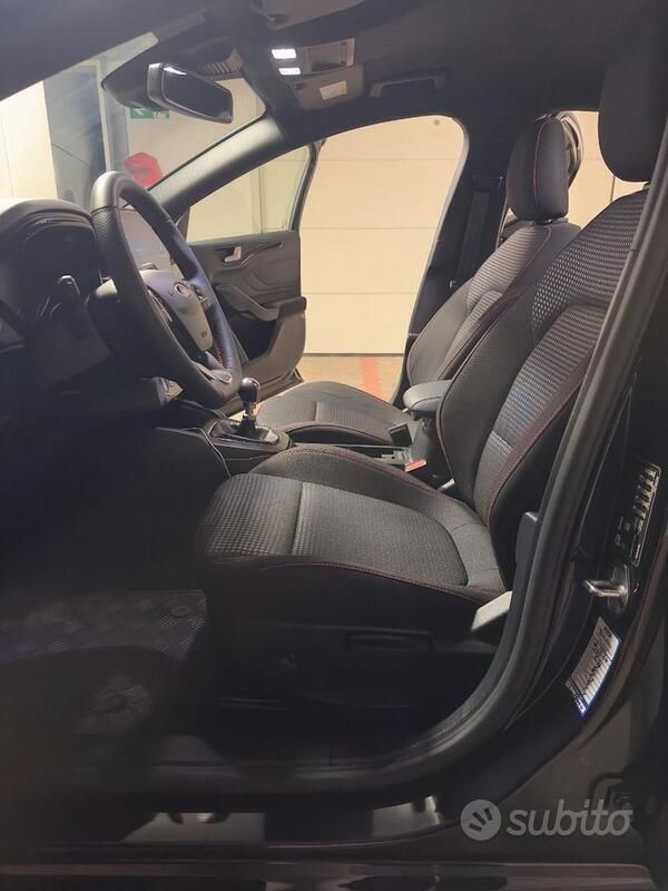 Usata Ford Focus ST-Line 125 CV (91 kW) 2023 Nero Berlina