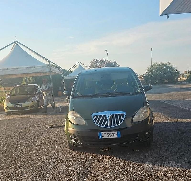 Usata Lancia Musa Platinum 70 CV (51 kW) 2005 Verde Monovolume