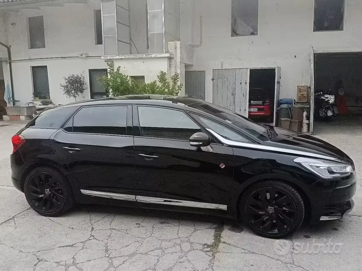 Usata DS Automobiles DS5 Performance 181 CV (133 kW) 2018 Nero Utilitaria