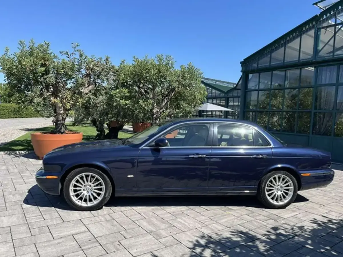 Usata Jaguar XJ Executive 207 CV (152 kW) 2006 Blu/azzurro Berlina