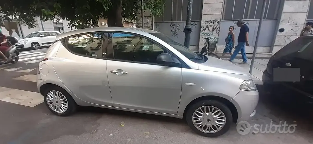 Usata Lancia Ypsilon 69 CV (50 kW) 2016 Grigio Utilitaria