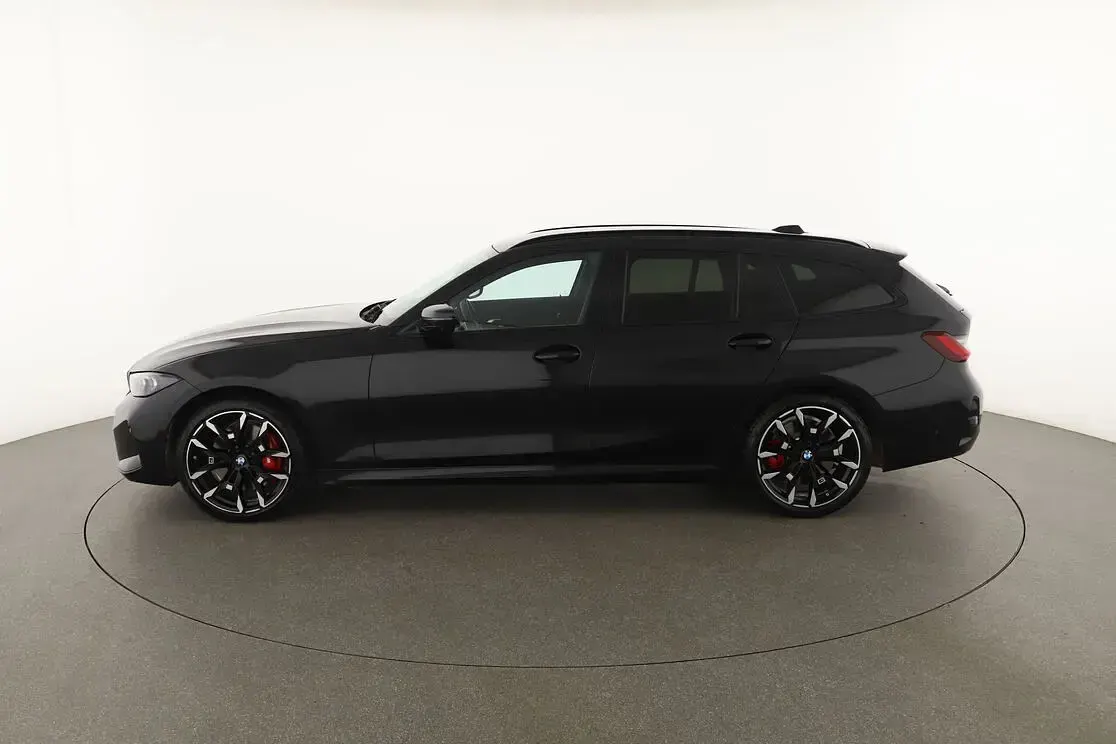 Begagnad BMW 320e M Sport 190 HK (139 kW) 2024 Svart Kombi