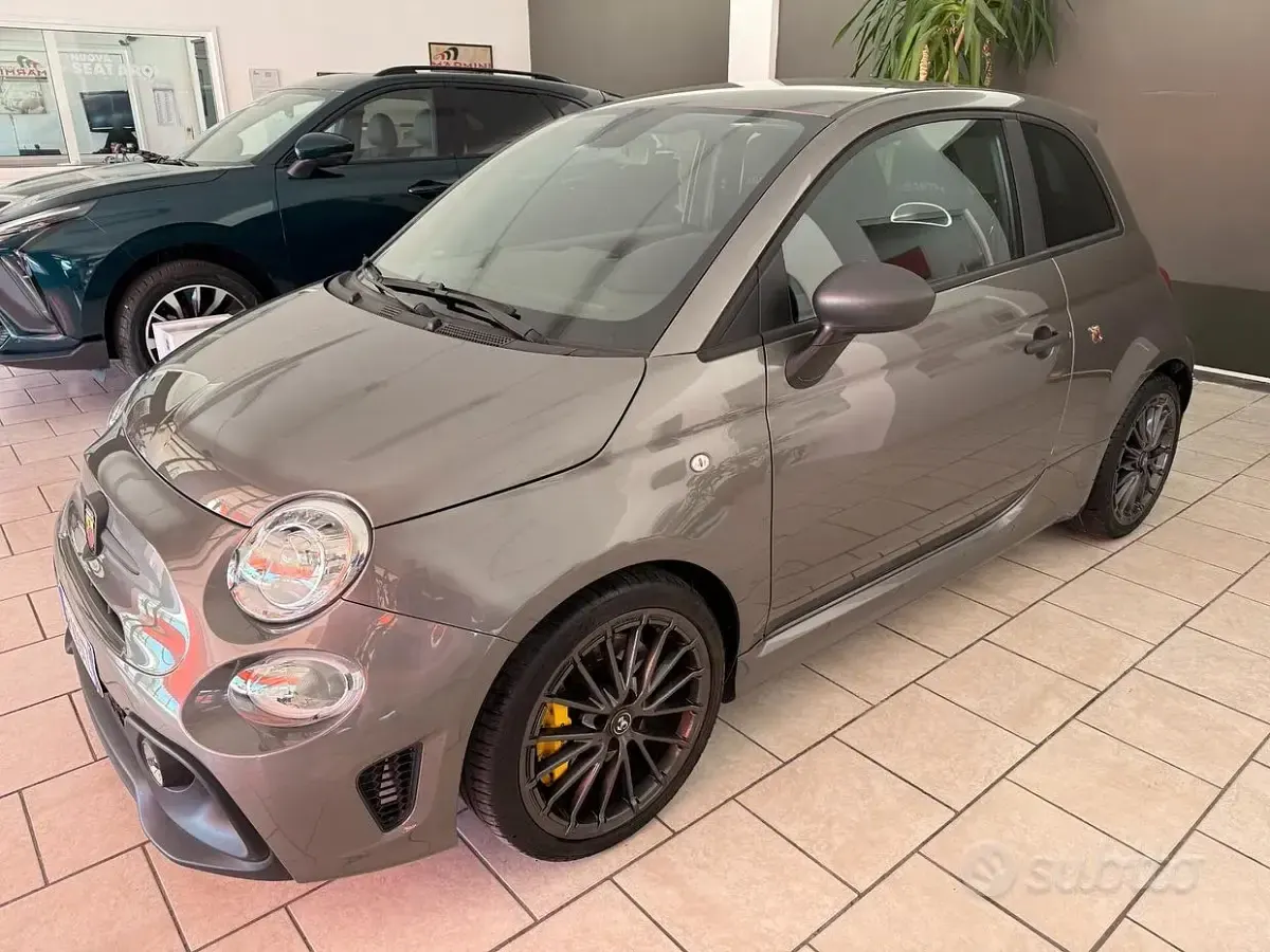 Usata Abarth 695 180 CV (132 kW) 2023 Grigio Utilitaria