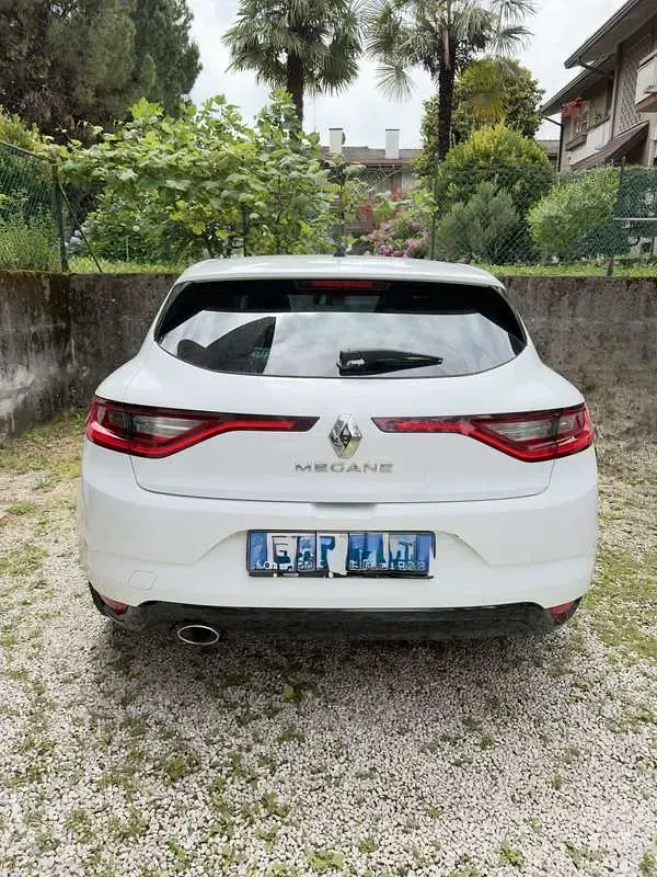 Usata Renault Mégane III LIMITED 110 CV (80 kW) 2016 Berlina