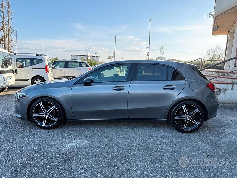 Usata Mercedes A180 116 CV (85 kW) 2019 Grigio Berlina