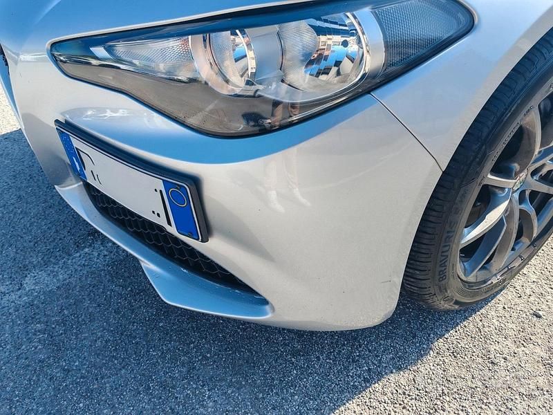 Usata Alfa Romeo Giulia 201 CV (147 kW) 2018 Grigio Berlina