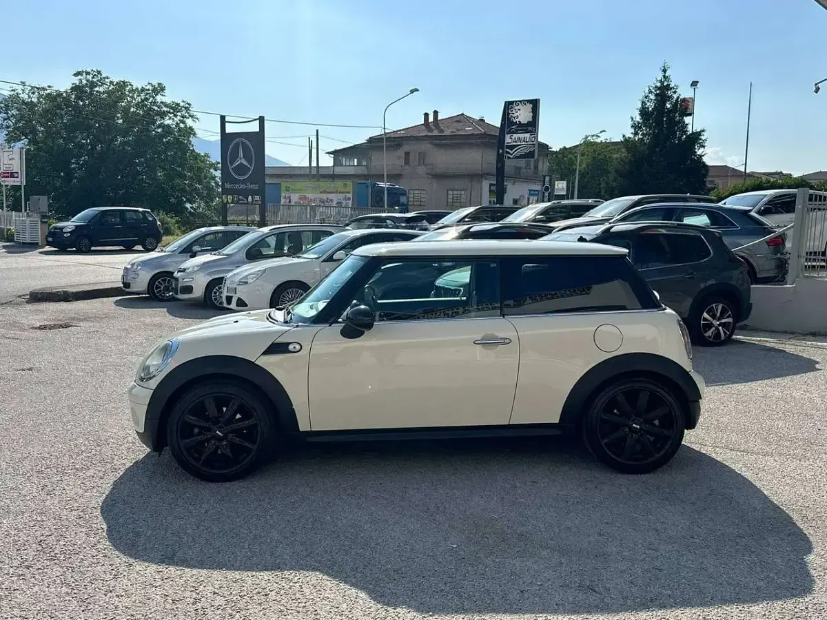 Usata Mini Cooper 75 CV (55 kW) 2010 Bianco Utilitaria