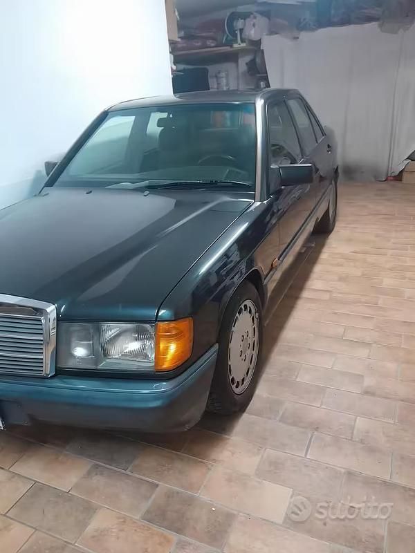 Usata Mercedes 190 Sportline 109 CV (80 kW) 1990 Grigio Berlina