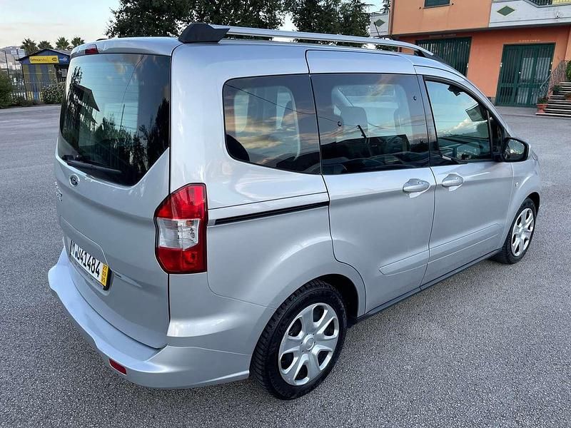 Usata Ford Tourneo Courier S 75 CV (55 kW) 2018 Argento Monovolume