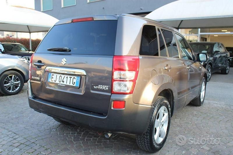 Usata Suzuki Grand Vitara 129 CV (94 kW) 2011 Grigio SUV