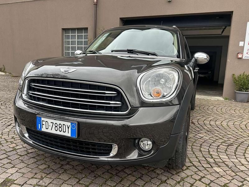 Usado Mini Cooper D Countryman 111 HP (81 kW) 2016 Preto SUV