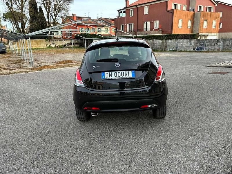 Usata Lancia Ypsilon Gold 69 CV (50 kW) 2023 Nero Utilitaria