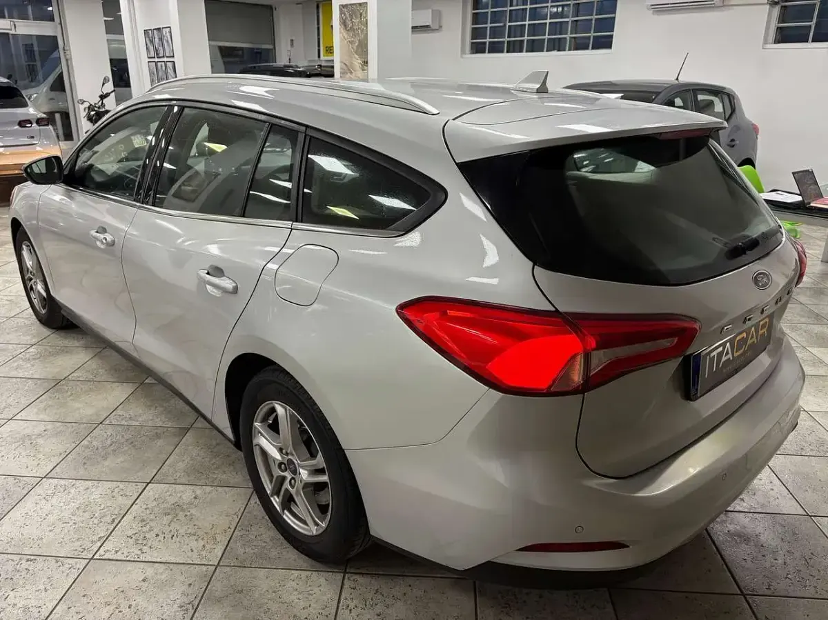 Usata Ford Focus 120 CV (88 kW) 2019 Grigio Station wagon