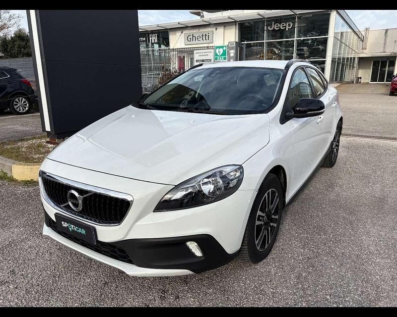 Usata Volvo V40 Business Edition 120 CV (88 kW) 2018 Bianco Utilitaria