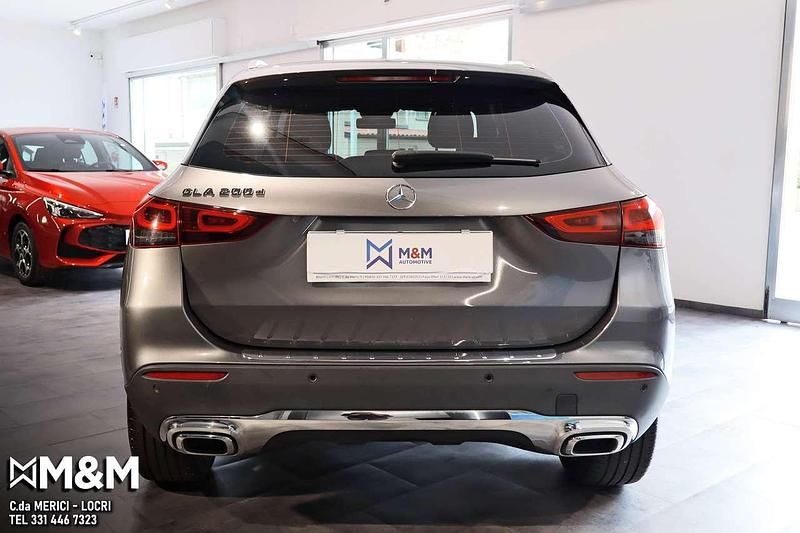 Usata Mercedes GLA200 150 CV (110 kW) 2021 Grigio montagna SUV