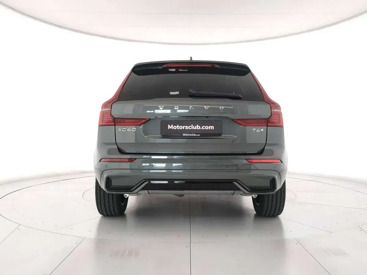 Nuova Volvo XC60 Plus 179 CV (131 kW) 2026 Verde SUV