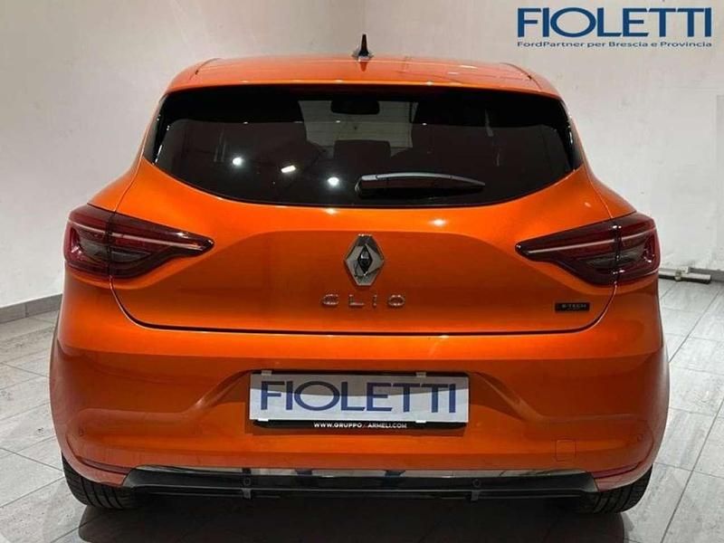 Usata Renault Clio V Techno 145 CV (106 kW) 2023 Arancione Utilitaria