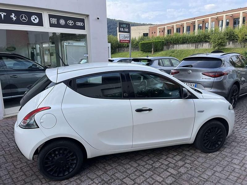 Usata Lancia Ypsilon Gold 69 CV (50 kW) 2021 Bianco Utilitaria
