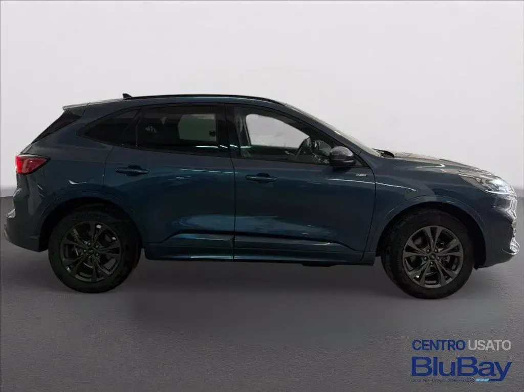 Usata Ford Kuga ST-Line X 225 CV (165 kW) 2023 Chrome blue SUV