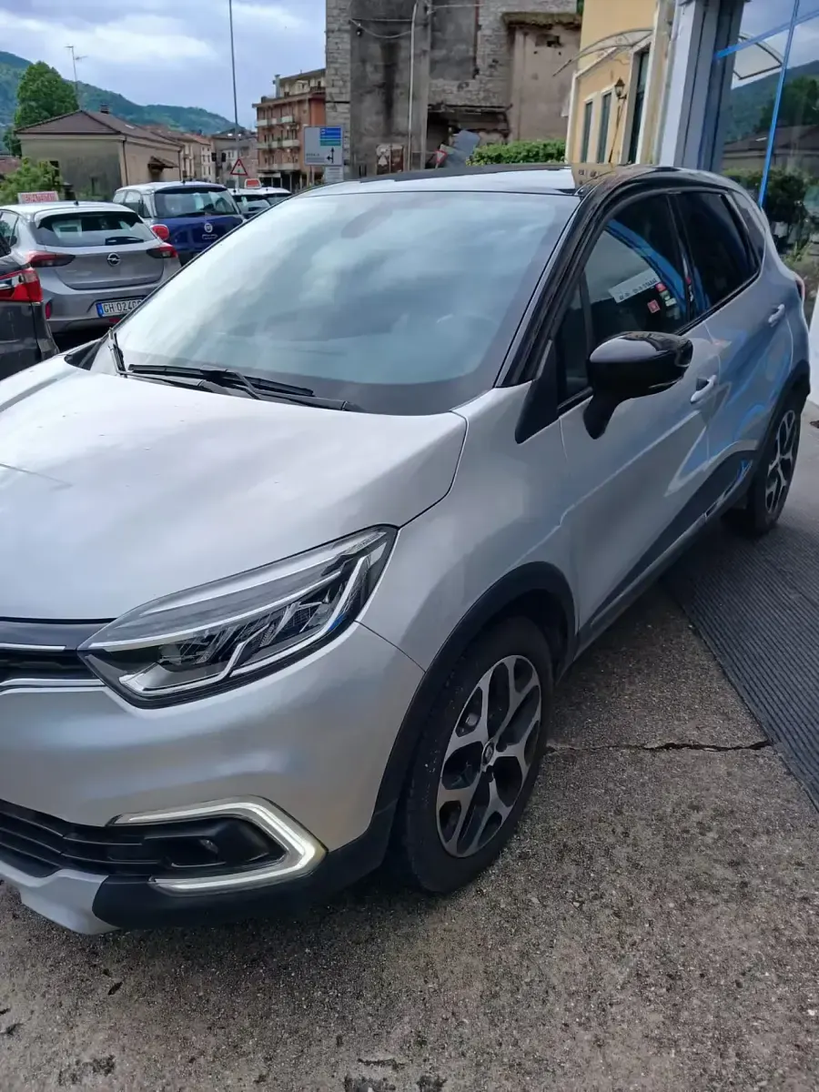 Usata Renault Captur 90 CV (66 kW) 2019 Argento SUV