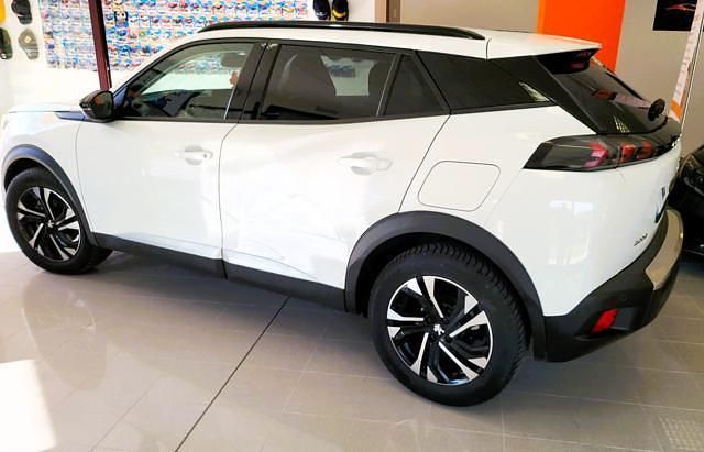Usata Peugeot 2008 Allure 110 CV (80 kW) 2022 Bianco SUV